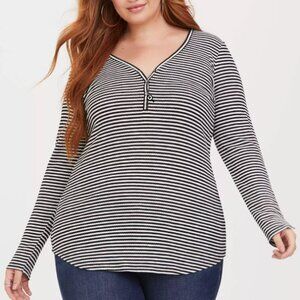 Torrid Women's Plus Sz Black & White Ribbed Henley Tee- Size 6 6x 6xl- Like New
